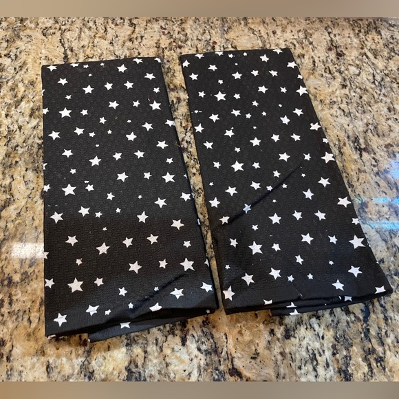 Martha Stewart Halloween 6 Chargers and 2 Kitchen Towels Set - Picture 4 of 9